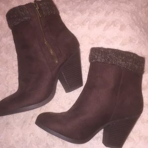 Size 8.5 never worn booties!!